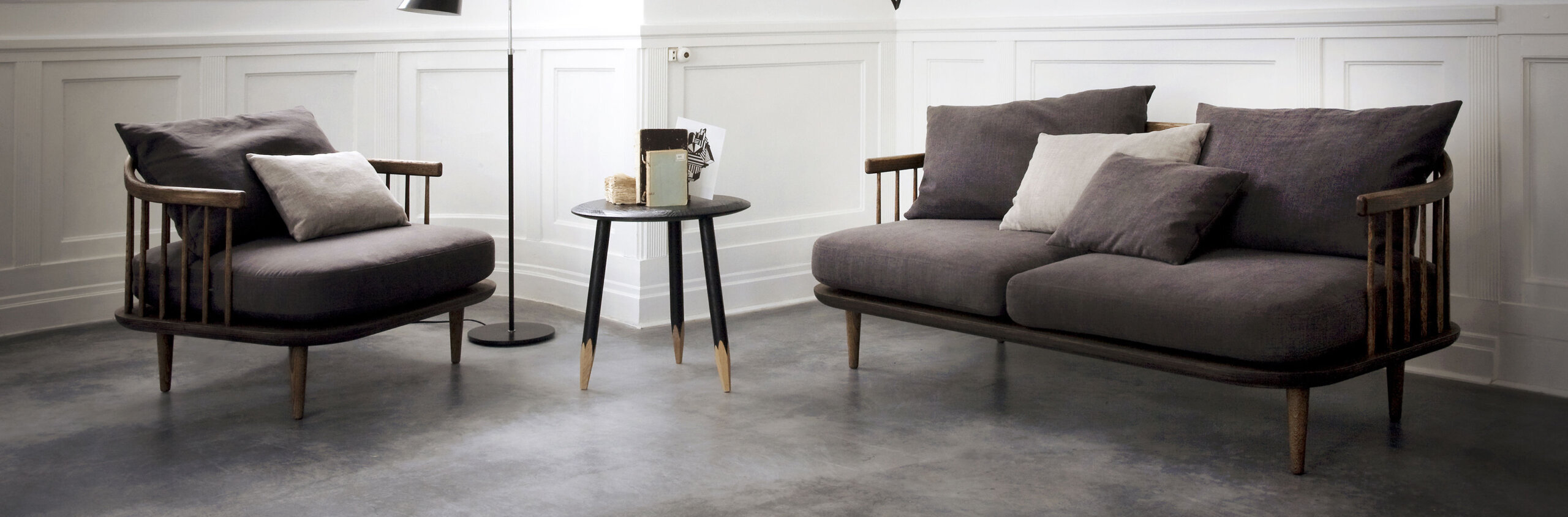 canape-droit-fly-chene-fonce-coussins-gris-fonce_madeindesign_203491_original.jpg